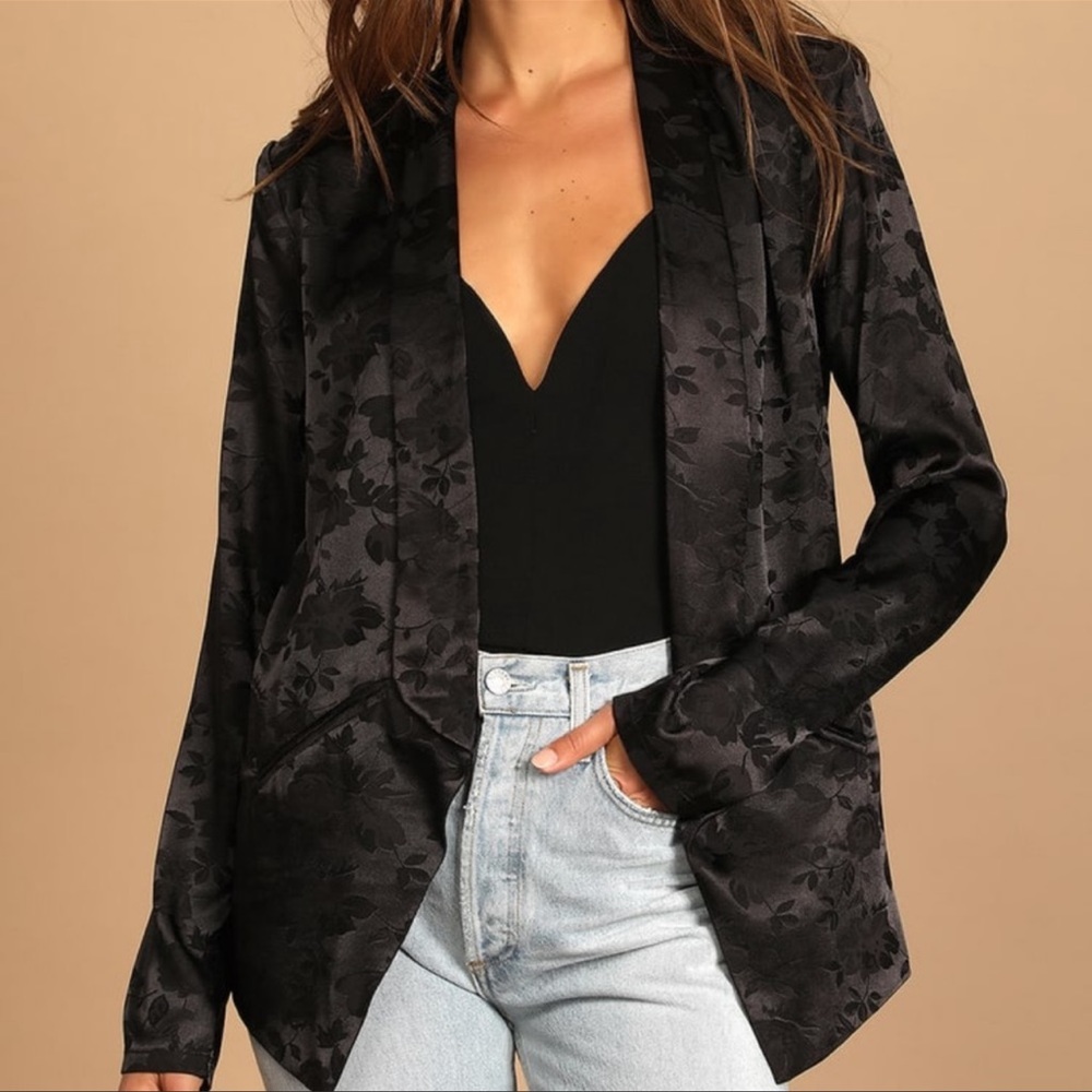 Lulu’s Black Floral Satin Women’s Blazer